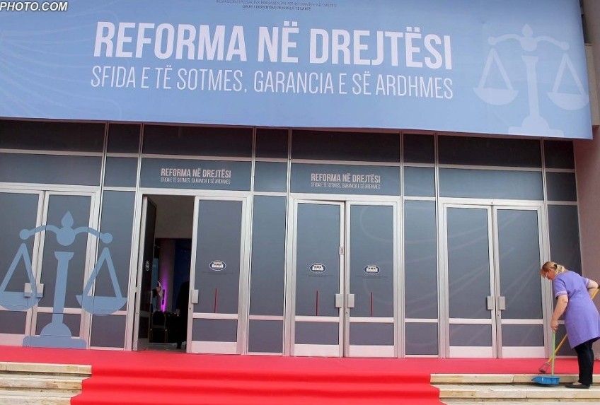 Το δικαστικό σώμα συνεχίζει να ηγείται της λίστας των διεφθαρμένων θεσμών στην Αλβανία
