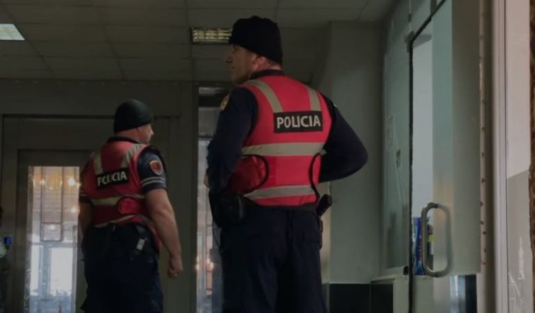 Ισπανική αστυνομία συμμετείχε σε έφοδο call center - απάτη στο Ελμπασάν