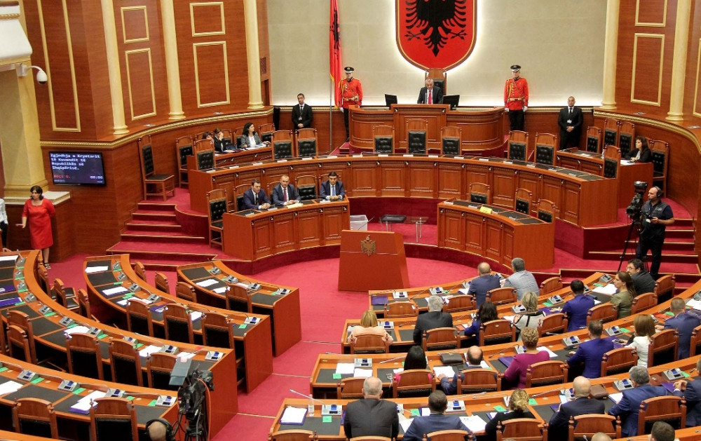 Η Αλβανία απαγορεύει το ρωσικό πετρέλαιο