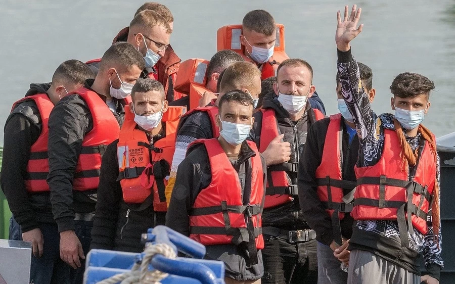 metanastes-uk Αυξημένες οι αιτήσεις Αλβανών για άσυλο και στην Ελλάδα - himara.gr | Ειδήσεις απ' την Βόρειο Ήπειρο
