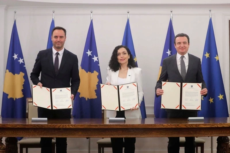 kosovo-eu-ceremony Το Κόσοβo υπέγραψε αίτηση ένταξης στην Ευρωπαϊκή Ένωση - himara.gr | Ειδήσεις απ' την Βόρειο Ήπειρο