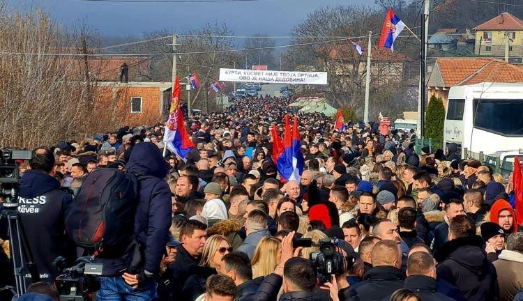 Μαζική διαμαρτυρία Σέρβων πολιτών στο Κόσοβο