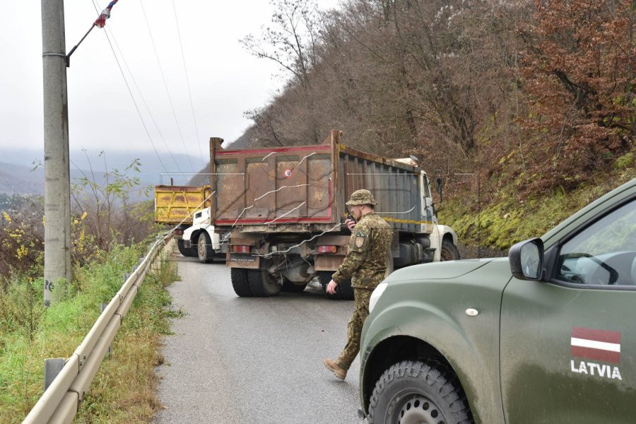 veriu-i-Kosoves Τα οδοφράγματα στο βόρειο τμήμα του Κοσσυφοπεδίου πρέπει να φύγουν το συντομότερο δυνατό