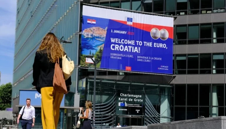 Η Κροατία υιοθέτησε από σήμερα το ευρώ