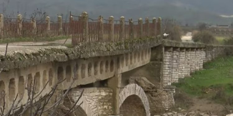 Γέφυρα στη Δερβιτσάνη στα πρόθυρα κατάρρευσης