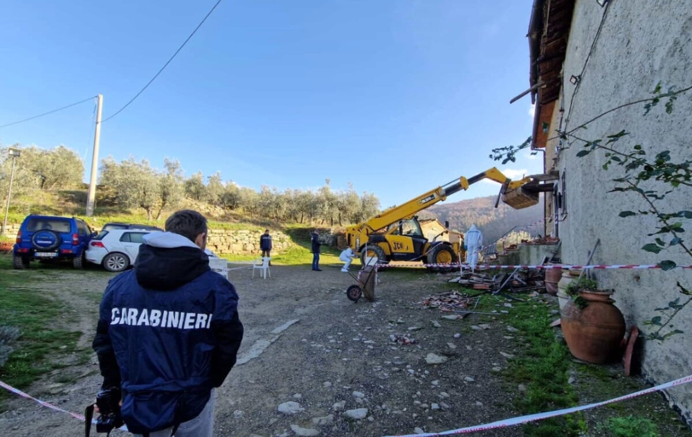 Αλβανός πυροβολήθηκε από Ιταλό καθώς βανδάλισε το σπίτι του με γερανό