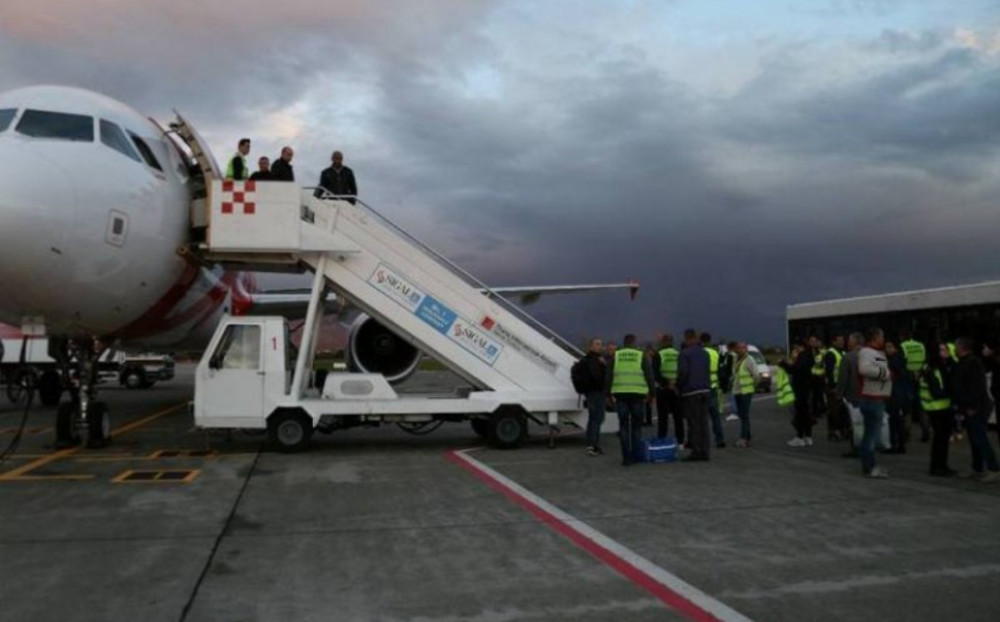40 επιπλέον Αλβανοί επέστρεψαν πίσω στην Αλβανία από τη Μεγάλη Βρετανία