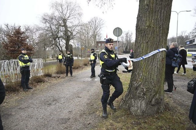 Διαδηλωτής έκαψε το Κοράνι στη Σουηδία