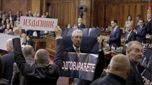 Σύγκρουση στη σερβική βουλή για το θέμα του Κοσόβου