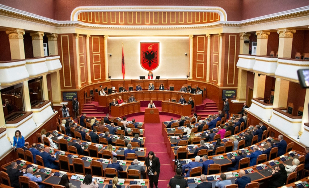 Η απαρχαιωμένη δομή των πολιτικών κομμάτων στην Αλβανία