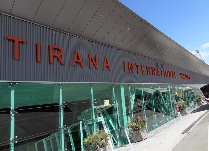 tirana-airport Αλβανοί εγκαταλείπουν τα υπό την προστασία τους ανήλικα σε χώρες της ΕΕ για άσυλο