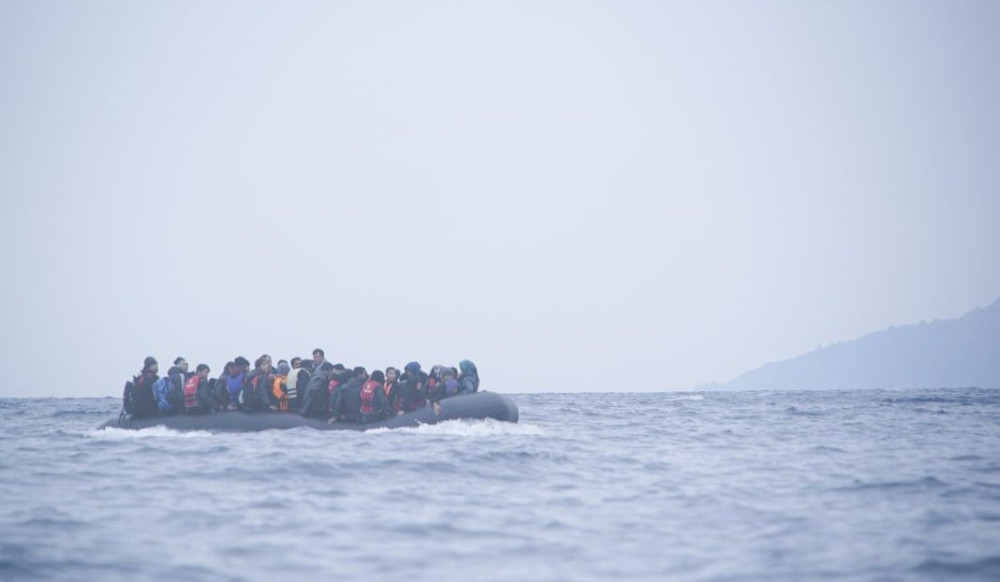 Refugjate-emigrante-gomone Βάρκα με λαθρομετανάστες βυθίστηκε ανοιχτά της Ιταλίας