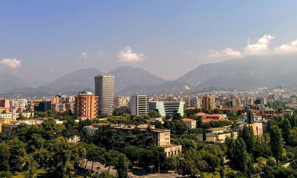 tirana-albania-canva-1000x600 1,8 εκατομμύρια τμ οικοδομικές άδειες χορήγησε ο δήμος Τιράνων για το 2022