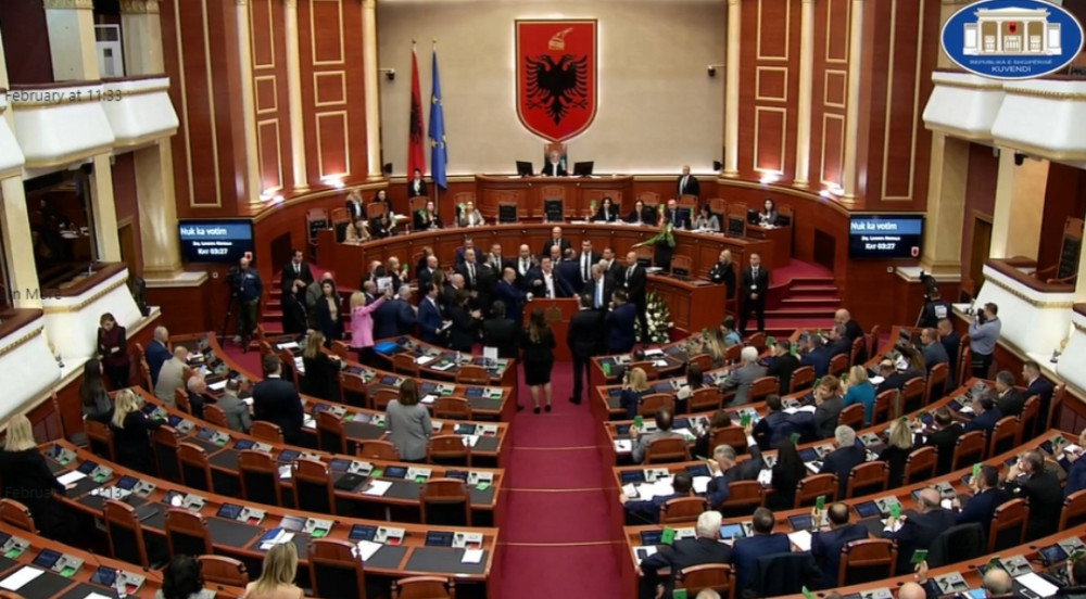 Μαραθώνια ολομέλεια στην αλβανική βουλή για McGonical