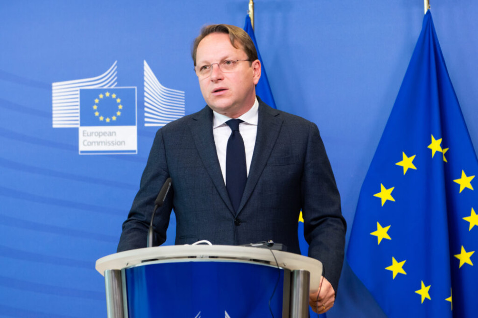 Την εντατική εργασία της ΕΕ για την ένταξη των Δ. Βαλκανίων τόνισε ο Επίτροπος για τη Διεύρυνση