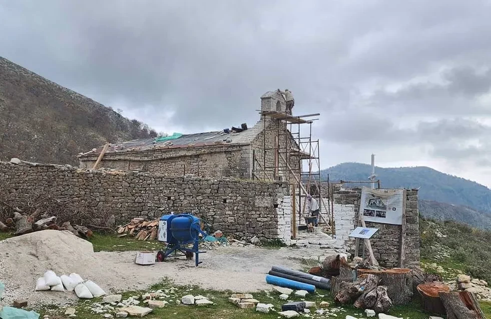 anastilosi01 Αναστήλωση Ναών και συντήρηση αγιογραφιών και κειμηλίων από την Εκκλησία της Αλβανίας