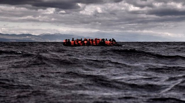 Σκάφος με λαθρομετανάστες βυθίστηκε ανοιχτά της Τυνησίας