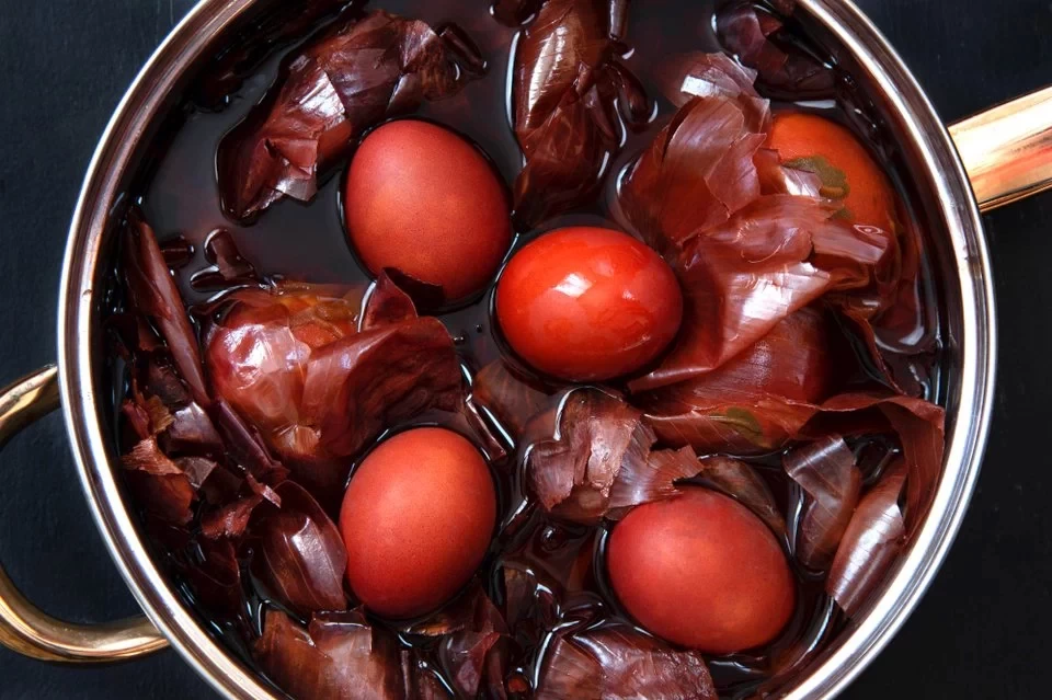 Πως έβαφαν τα πασχαλινά αυγά οι Βορειοηπειρώτες τα χρόνια της απαγόρευσης των θρησκειών