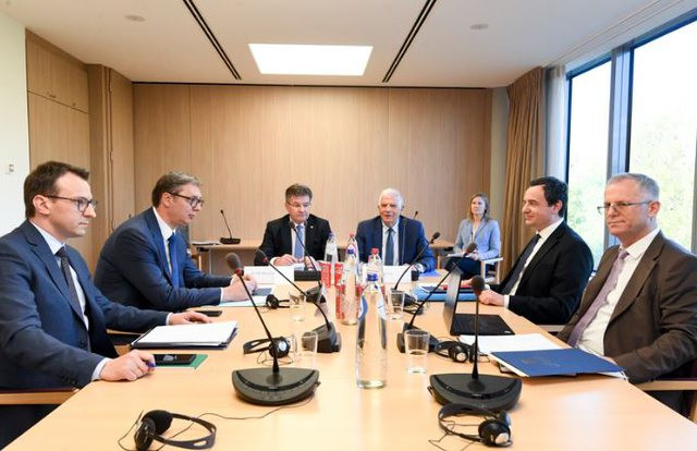 Δίχως συμφωνία για την Ένωση Σερβικών Δήμων ολοκληρώθηκε η συνάντηση Κούρτι-Βούτσιτς στις Βρυξέλλες