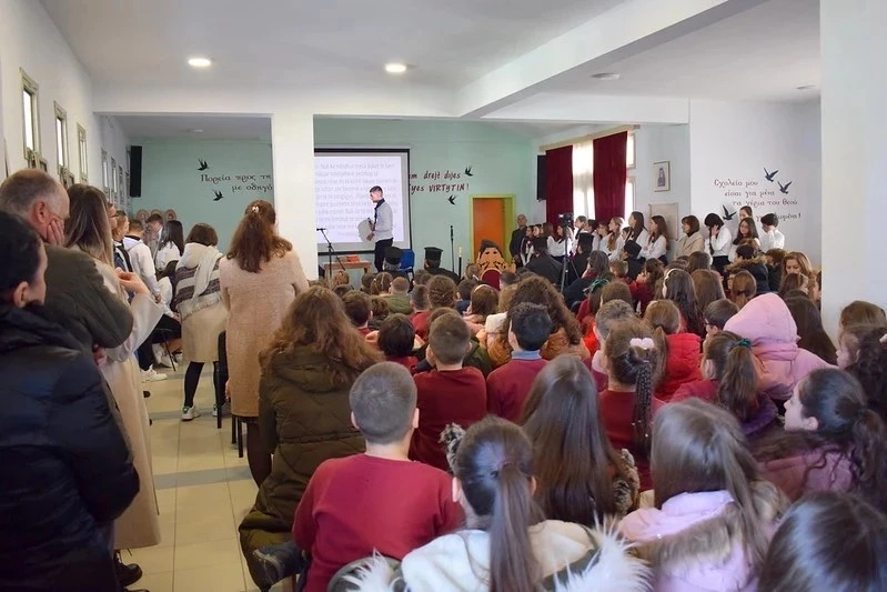Με τη συμμετοχή νέων εορτάστηκαν οι Tρεις Ιεράρχες από την εκκλησία της Αλβανίας