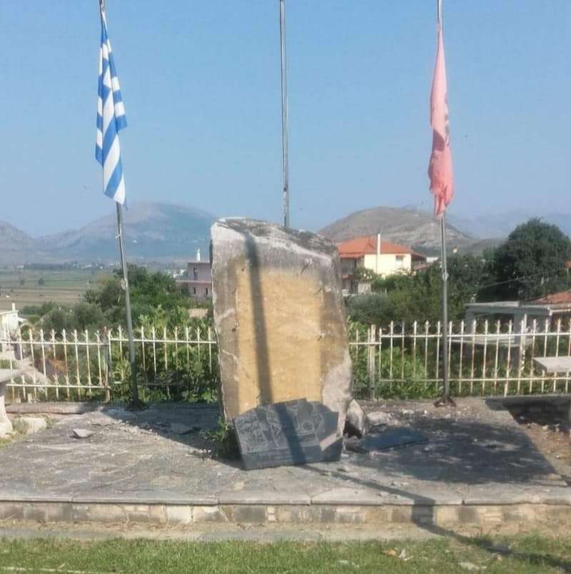  Νέα πρόκληση εις βάρος του Ελληνισμού της Βορείου Ηπείρου - Κατέστρεψαν το μνημείο του οπλαρχηγού Θύμιου Λιώλη (Φωτο)