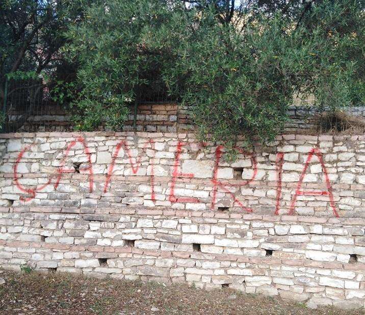  Νέες προκλήσεις Αλβανών κατά Βορειοηπειρωτικού Ελληνισμού - Έγραψαν συνθήματα υπέρ της Τσαμουριας στο μειονοτικό χωριό Βαγγαλιάτες (φωτο)  
