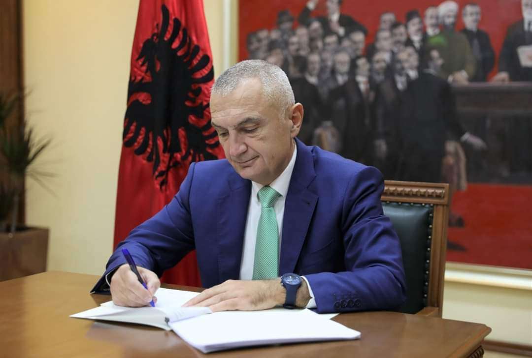 Ο πρόεδρος της Δημοκρατίας της Αλβανίας καλεί τον λαό σε δημοψήφισμα
