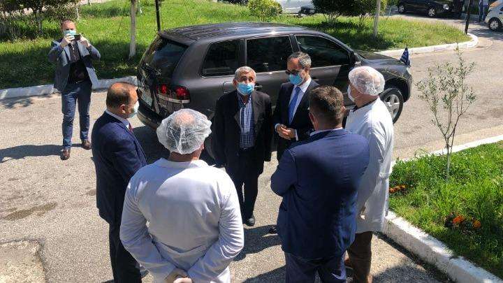 Ο Πρόξενος της Ελλάδας προσέφερε στο νοσοκομείο Αργυροκάστρου μάσκες και γάντια