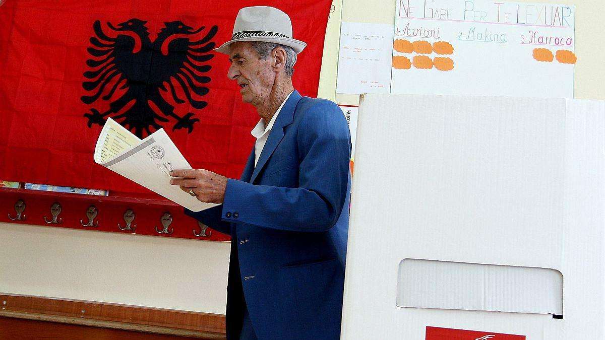 Η Αλβανία οδεύει προς εκλογές δίχως νομικό πλαίσιο και υποδομές