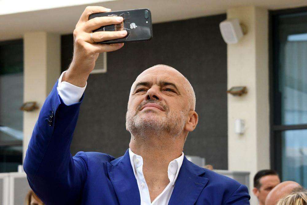 Edi-Rama-selfie.jpg