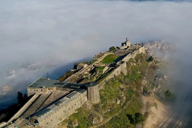 Argyrokastro castle fog
