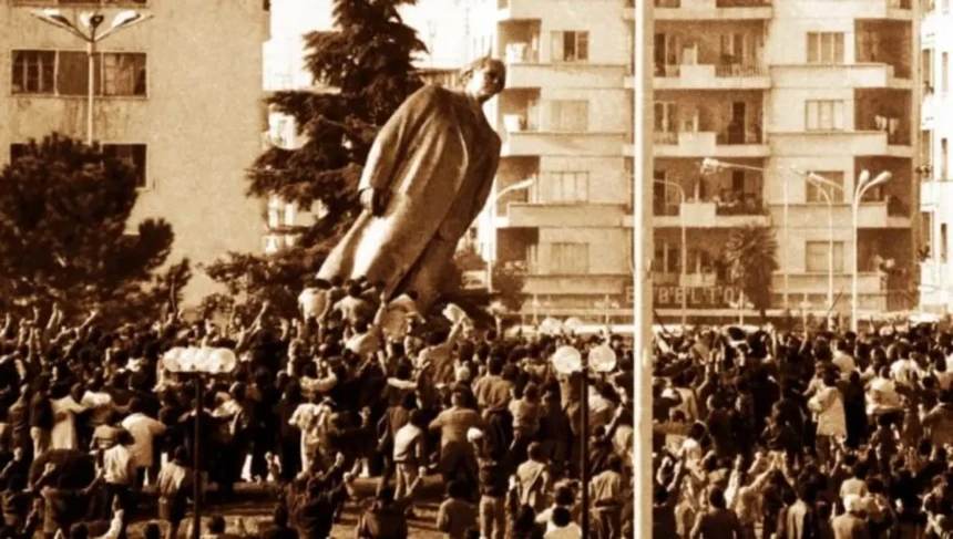 Αποκαθήλωση αγάλματος Ενβέρ Χότζα, Τίρανα 1991