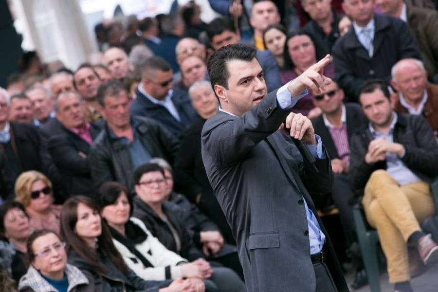 lulzim-basha-proteste-tek-cadra.jpg