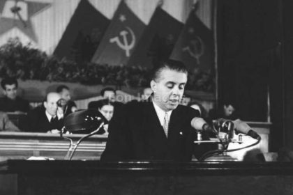 enver-hohxa-parliament.jpg