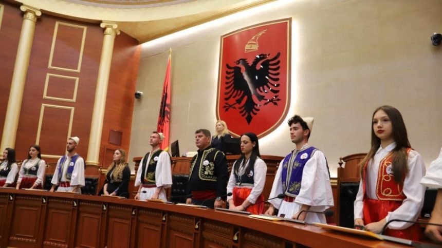 Στην Ευρωπαϊκή Επιτροπή η αλυτρωτική εκδήλωση στην αλβανική βουλή 1 alvaniki-vouli-tsamides.jpg