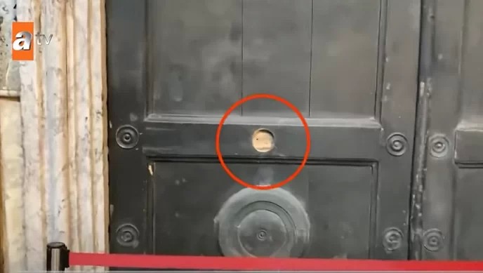 Συνεχίζονται οι βανδαλισμοί στην Αγία Σοφία, δύο χρόνια μετά τη μετατροπή της σε μουσουλμανικό τέμενος 2 agia sofia 1 f77a67ad07c2e367b7bc0dd7d92cfb73