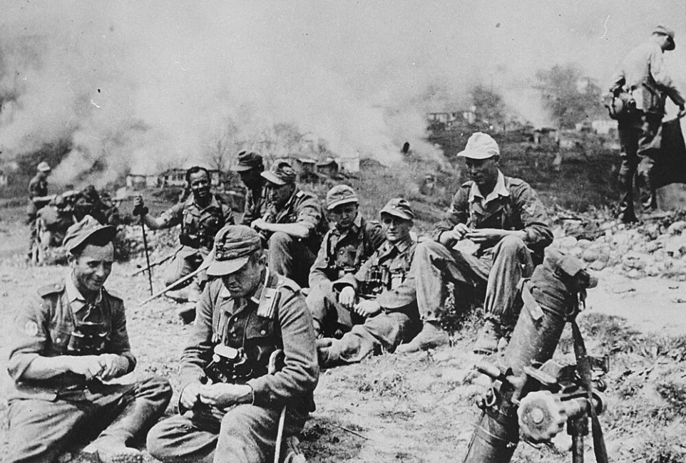 nazi troops2 aa32c697ce7a262d3ec721fe9f26c64a