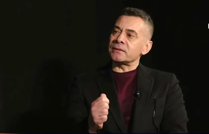 Πρώτη δημόσια εμφάνιση του διεθνώς καταζητούμενου πρώην αντιπροέδρου της αλβανικής κυβέρνησης (ΒΙΝΤΕΟ) 1 ahmetaj-syri.webp