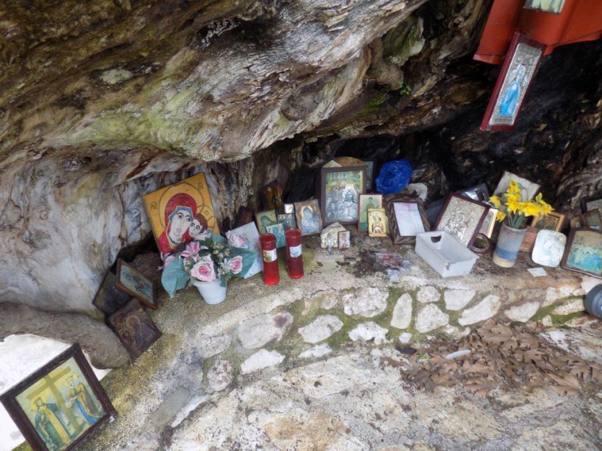 krystallopigi paramythias to ekklisaki tis panagias poy vrisketai mesa se enan platano 2