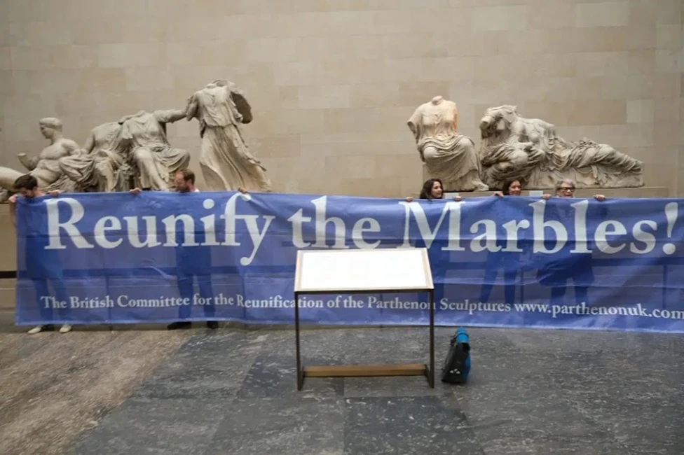 BCRPM-protest-British-Museum-Credit-Facebook-The-British-Committee-for-the-Reunification-of-the-Parthenon-Marbles-1392x927.jpg-1.webp