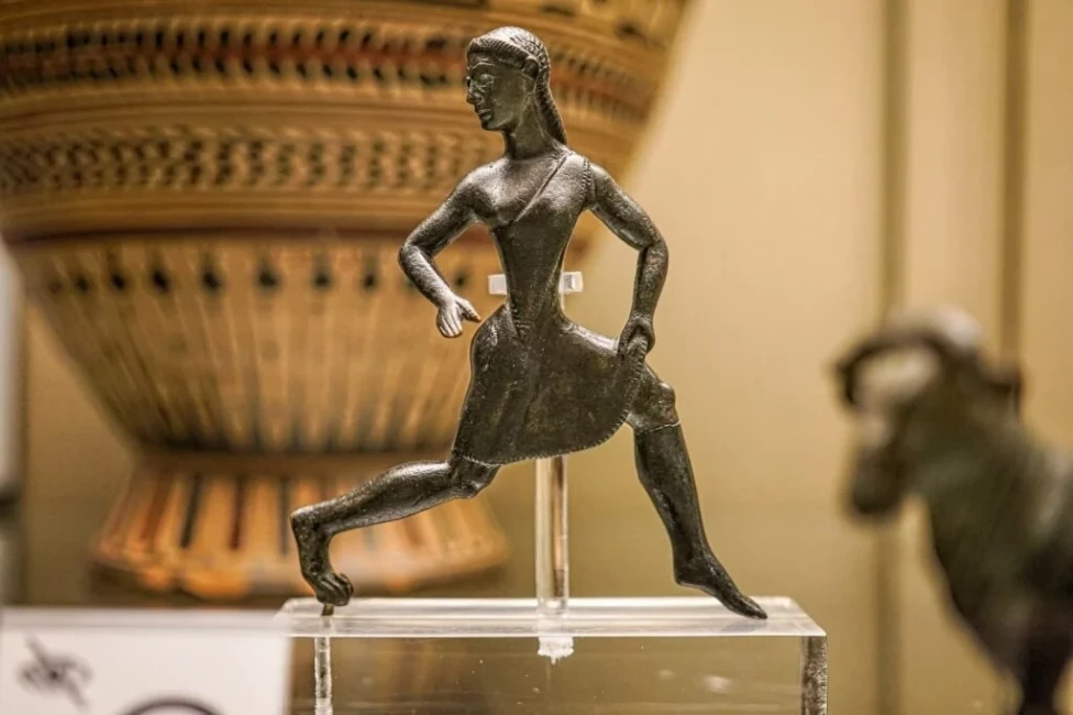 Women-Olympics-Ancient-Greece-Spartan-running-girl-1024x682-1.webp