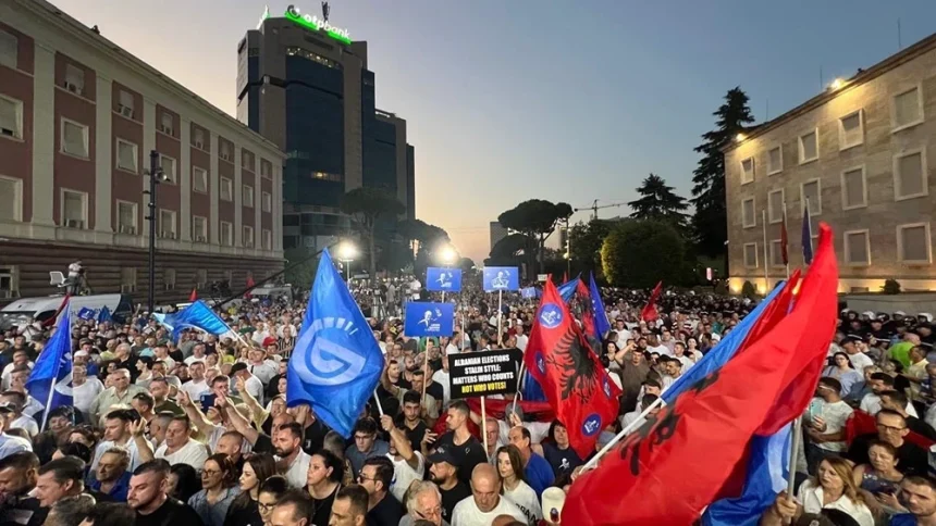 Σε εξέλιξη η διαμαρτυρία της αντιπολίτευσης στα Τίρανα (ΒΙΝΤΕΟ) 1 bbb_sd-1.webp