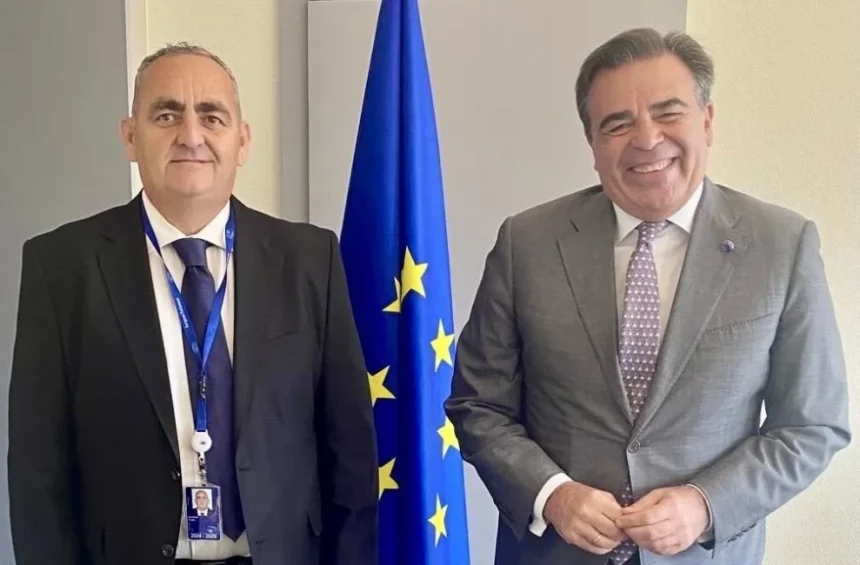 Συνάντηση Φρέντη Μπελέρη με τον αντιπρόεδρο της Κομισιόν Μ. Σχοινά 1 beleris-schinas.webp