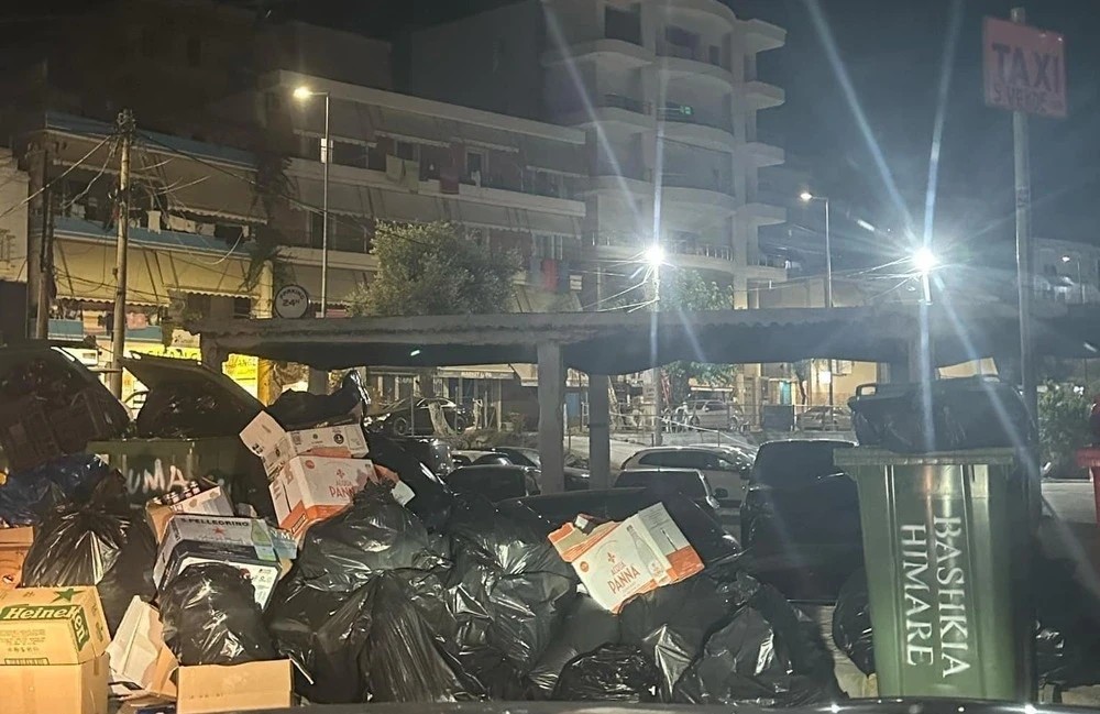 Χιμάρα: Αφόρητη δυσοσμία από τα σκουπίδια και διαρκείς διακοπές ρεύματος 6 himara skoupidia2 efabb87352dca18568b0ef1dd901c942