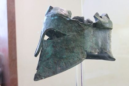 800px-Helmet_of_Miltiades_050911.jpg