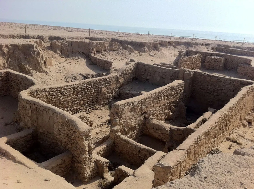 archaeological-ruins-on-failaka-island-kuwait-credit-bo-hessin-ccbysa3.jpg.webp