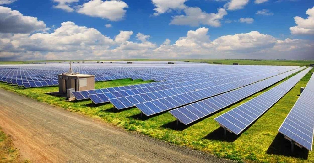 solar-farm-business--1---1--compressed.webp