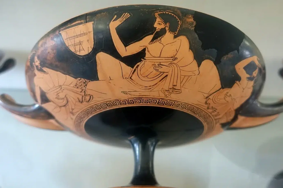 symposium-scene-ancient-greece-pottery-vase-credit-wikimedia-public-domain-1392x928.jpg.webp