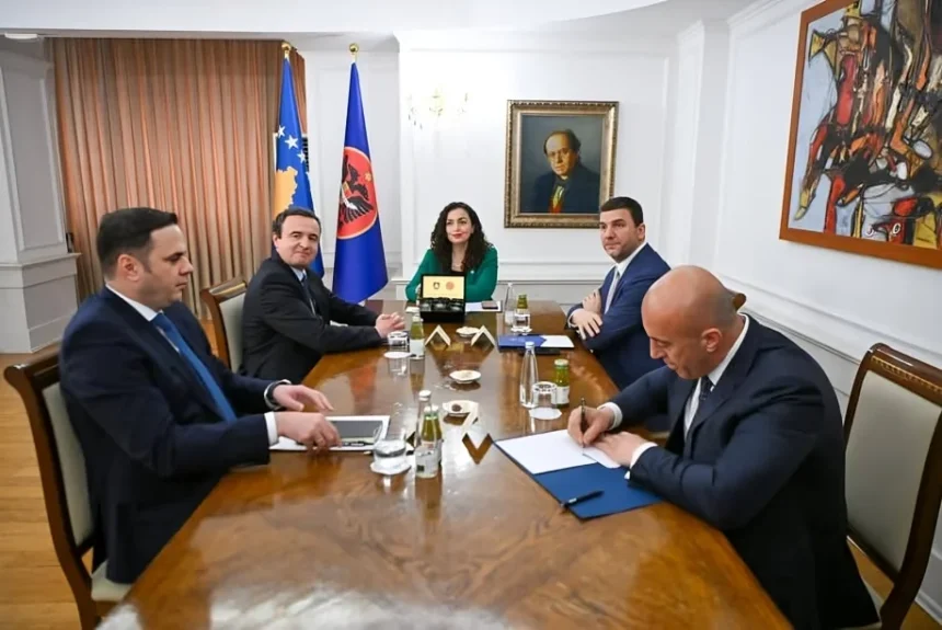 Συνάντηση πολιτικών ηγετών του Κοσσόβου με την πρόεδρο της χώρας