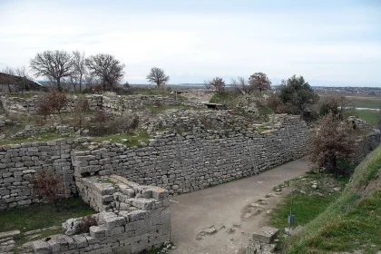 troy bronze age walls